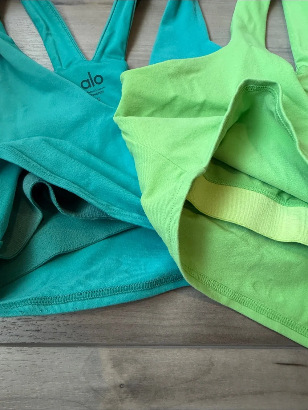 Alo Airbrush Real Bra Tank Bundle, Size Small